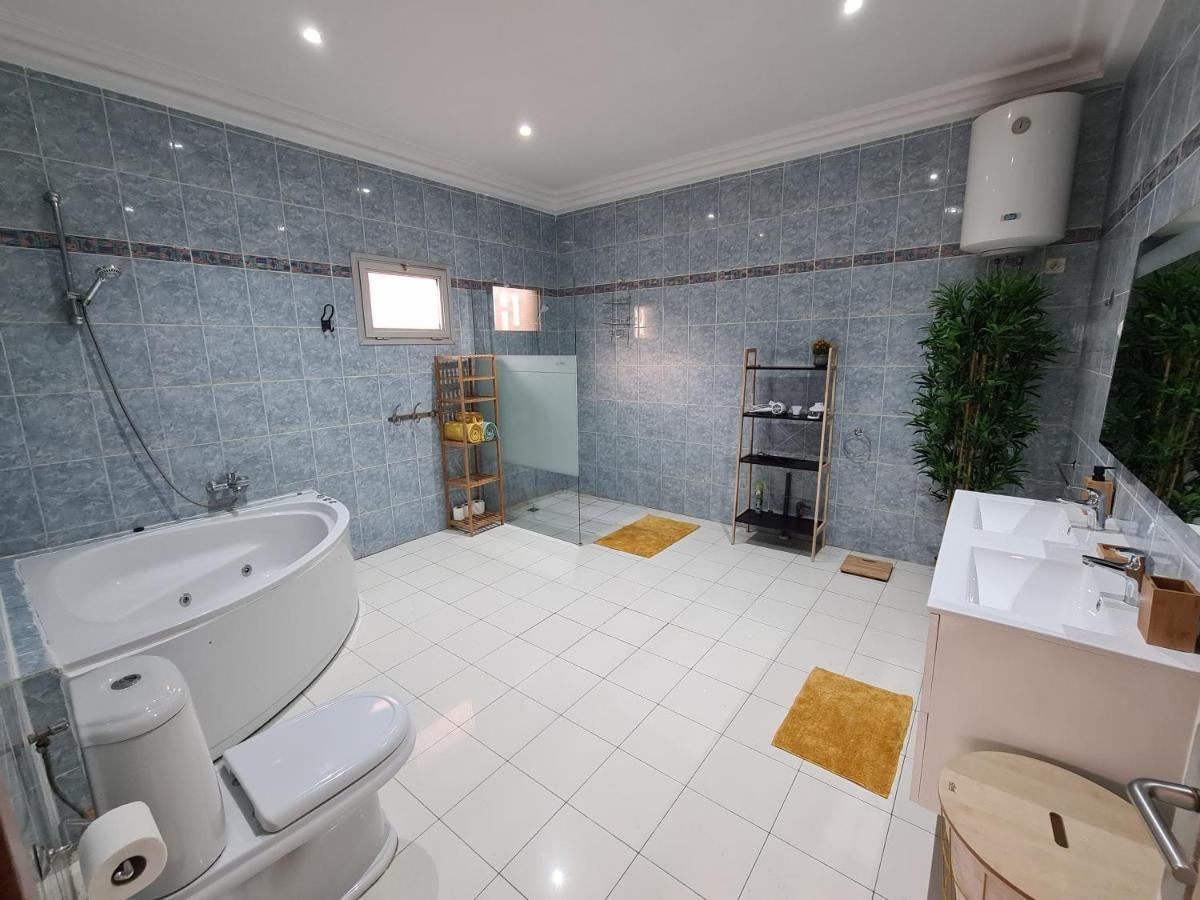 Sompteuse Villa Avec Piscine A 5 Min De La Plage Pointe Noire Kültér fotó